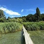 Alpesi faház Retro Lakefront House With A Dock Balatonvilágos
