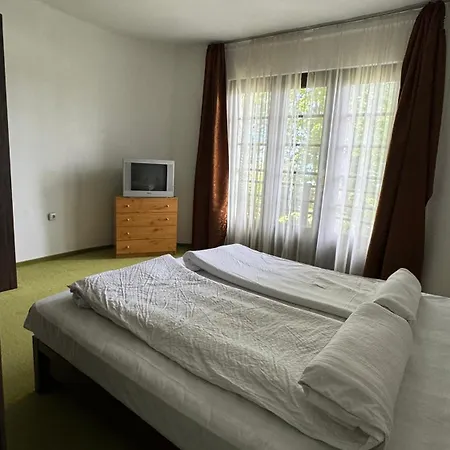 Σαλέ Retro Lakefront House With A Dock Balatonvilágos