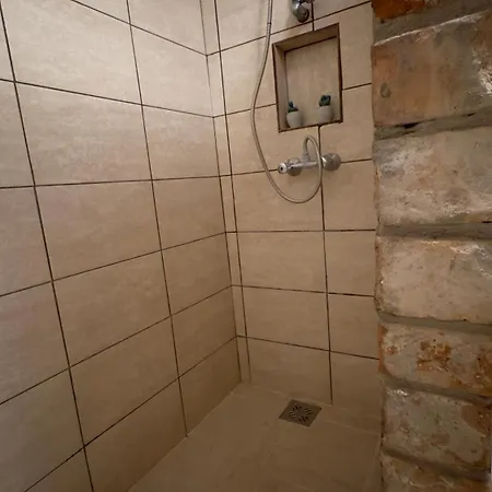 木屋 Retro Lakefront House With A Dock *