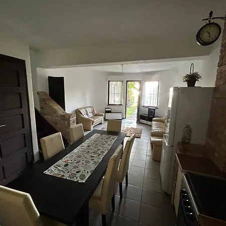 シャレー Retro Lakefront House With A Dock