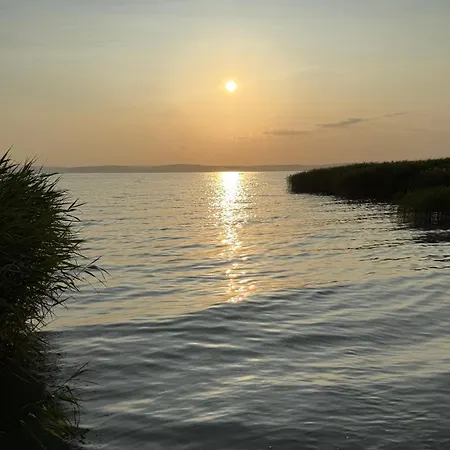 木屋 Retro Lakefront House With A Dock Balatonvilágos