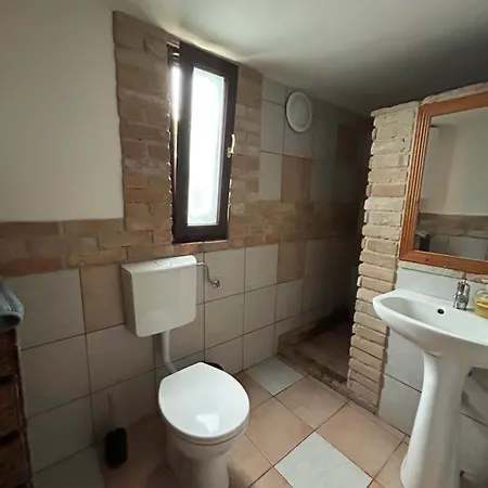 木屋 Retro Lakefront House With A Dock *