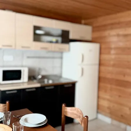 木屋 Retro Lakefront House With A Dock *