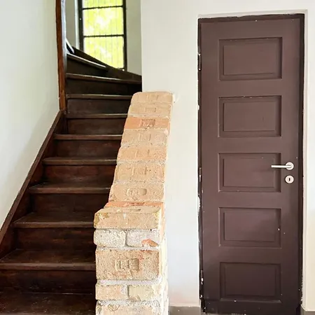 Retro Lakefront House With A Dock Chalé