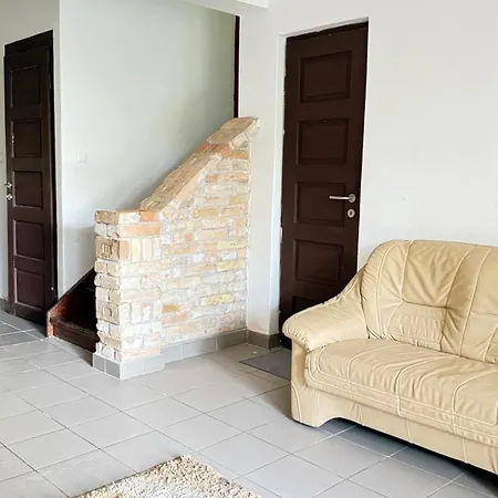 木屋 Retro Lakefront House With A Dock