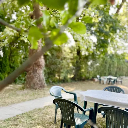 Chalé Retro Lakefront House With A Dock *