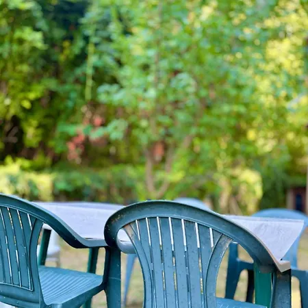 Retro Lakefront House With A Dock Chalet