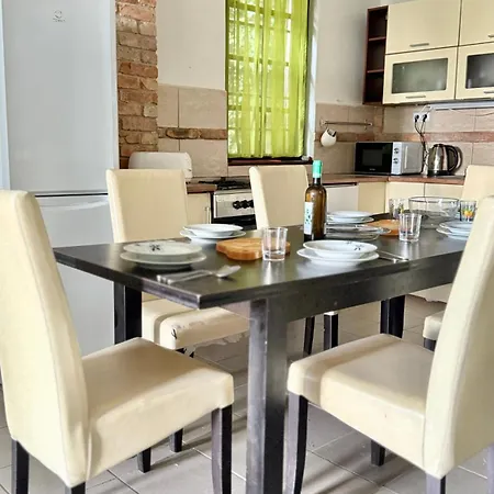 木屋 Retro Lakefront House With A Dock *