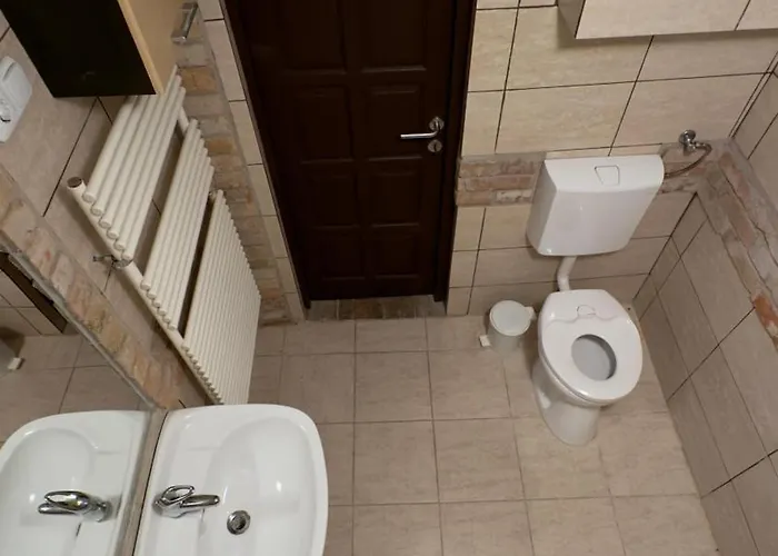 Retro Lakefront House With A Dock Chalet *