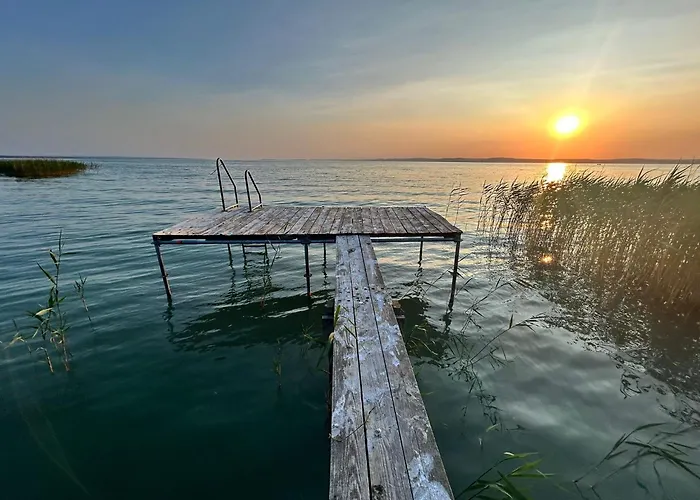 シャレー Retro Lakefront House With A Dock Balatonvilágos