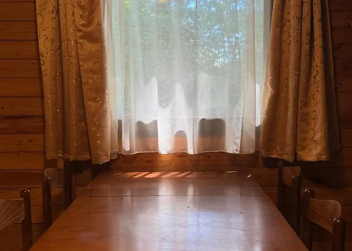 Retro Lakefront House With A Dock シャレー