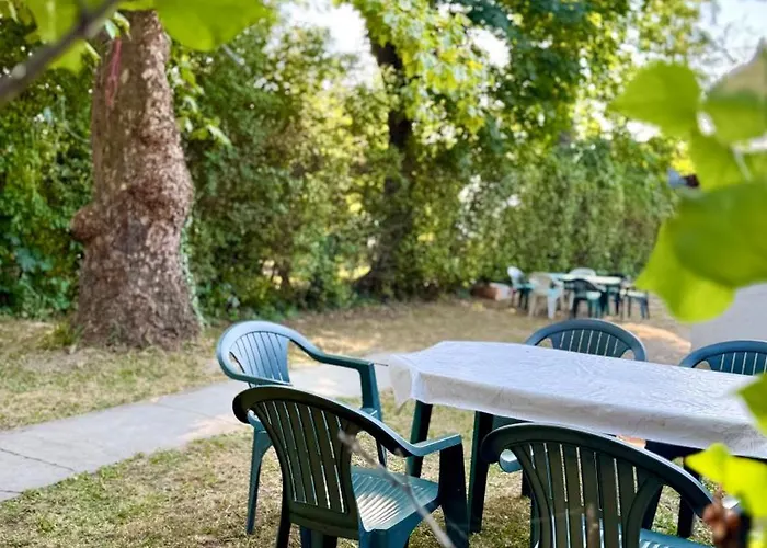 シャレー Retro Lakefront House With A Dock