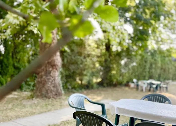 シャレー Retro Lakefront House With A Dock *