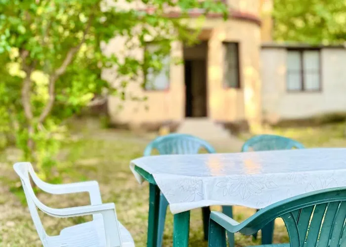 Retro Lakefront House With A Dock シャレー *