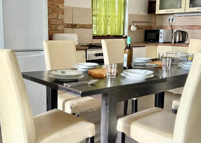 シャレー Retro Lakefront House With A Dock *